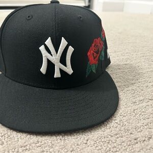 New York Yankees Fitted Roses